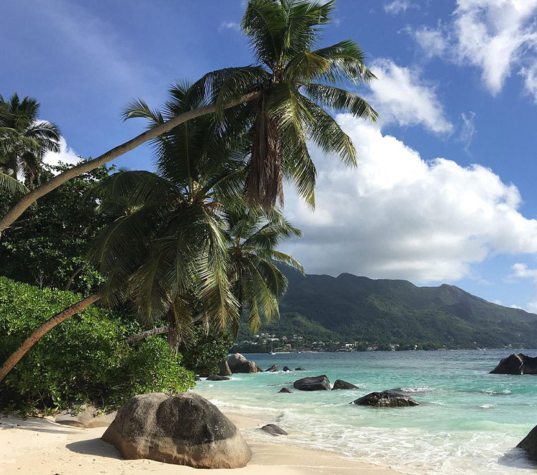 endless-summer-charter-seychelles-the-beautiful-beaches-anse-beau-vallon-de-mahe.jpg